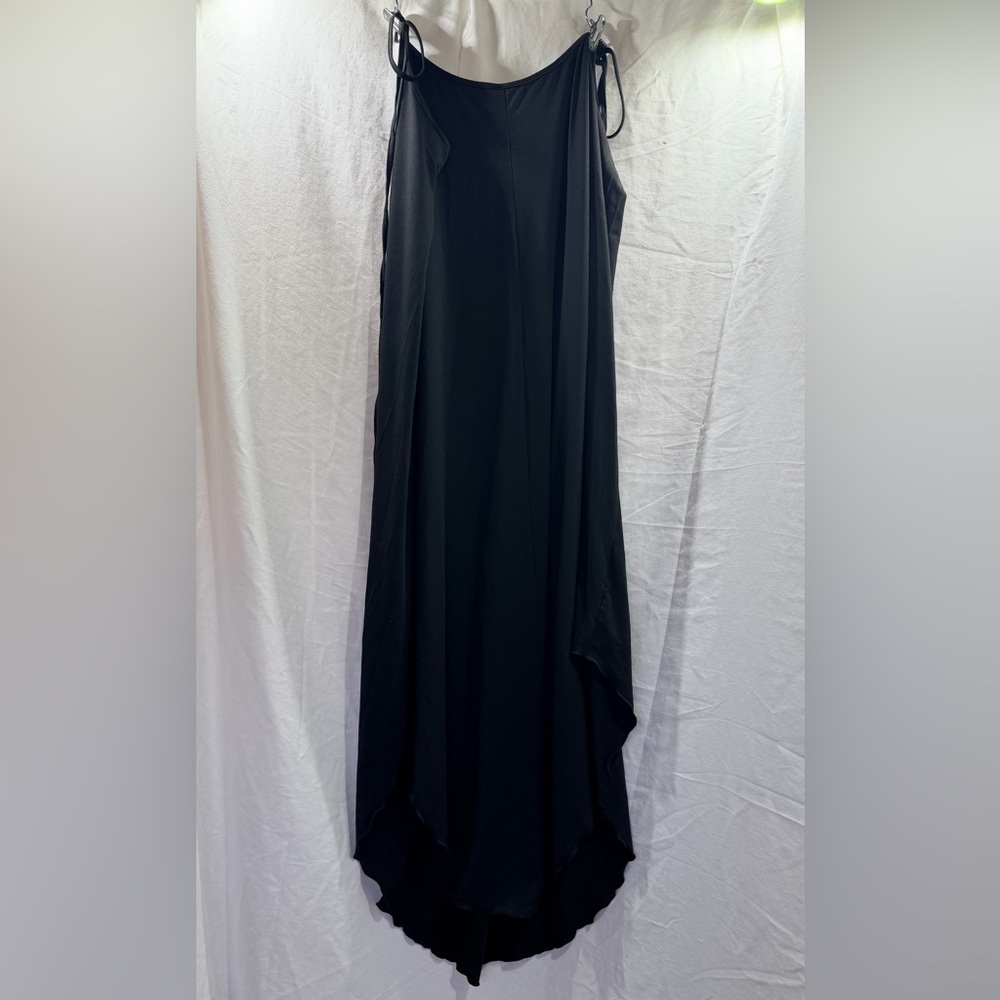 Sleek Black Maxi Slip Dress with V-Neck - Picture 3 of 8